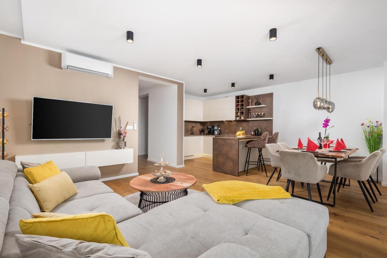 Apartment View With Balcony And Private Parking Rijeka