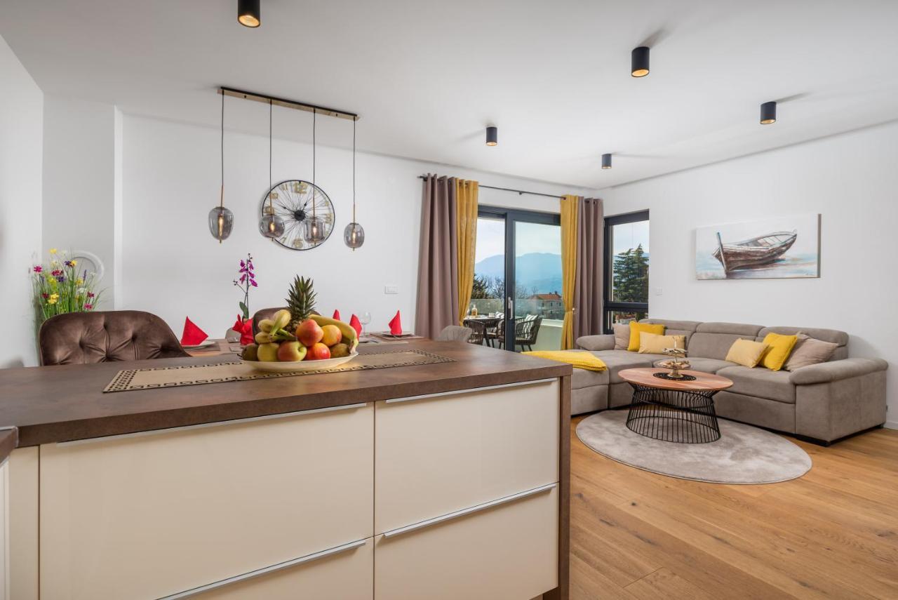 View With Balcony And Private Parking