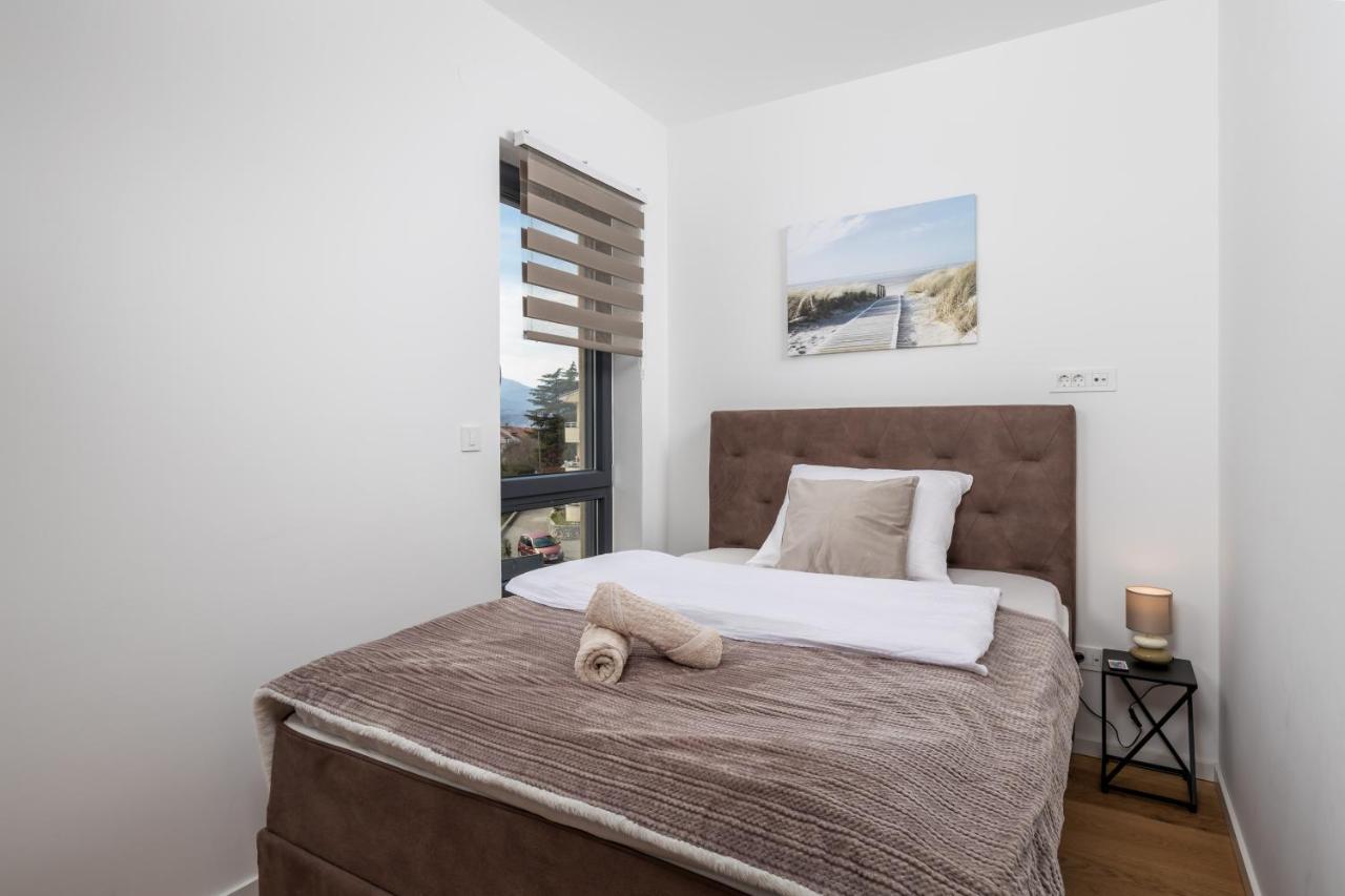 View With Balcony And Private Parking